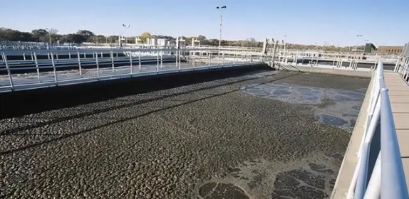 無(wú)錫田鑫化工分享曝氣池的泡沫顏色不同是怎么回事？